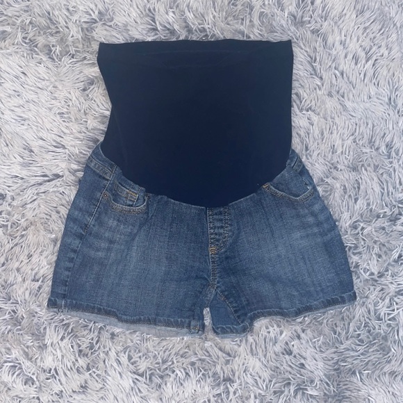 Pants - A pair of maternity shorts size S